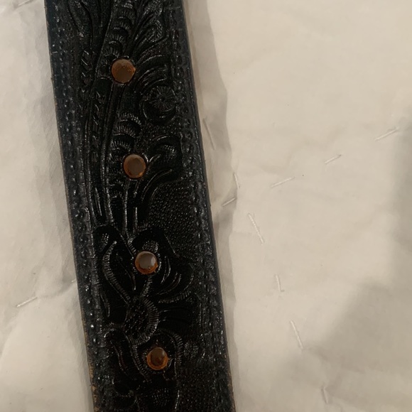 HAND TOOLED LEATHER BELT - Picture 6 of 13